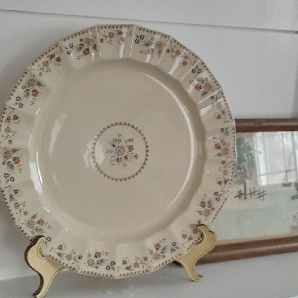 Mikasa Country English JM907, 5 Dinner Plates. 7 cups and saucers, creamer